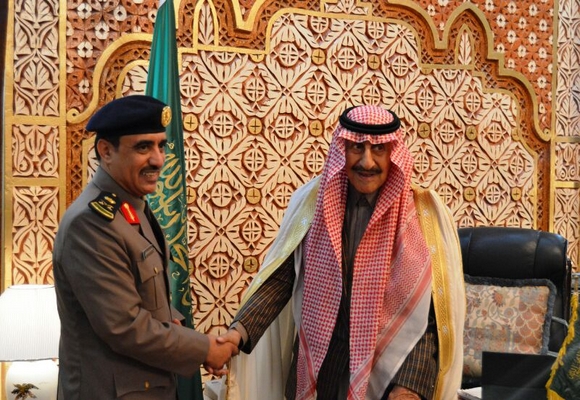 سمو امير منطقة الحدود الشمالية يقلد مدير الدفاع المدني بالمنطقة اللواء الزهراني رتبته الجديدة