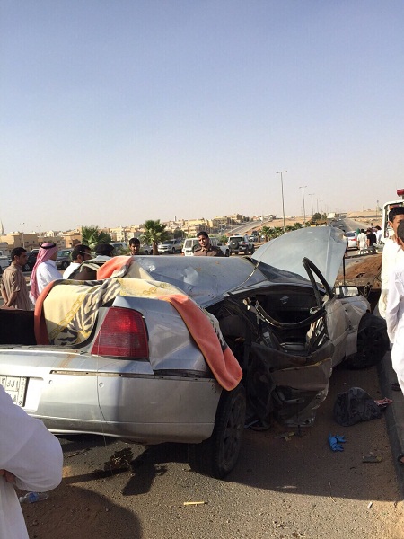 وفاة خمسة اشخاص و اصابة اثنين اثر اصطدامهم بعامود كهرباء