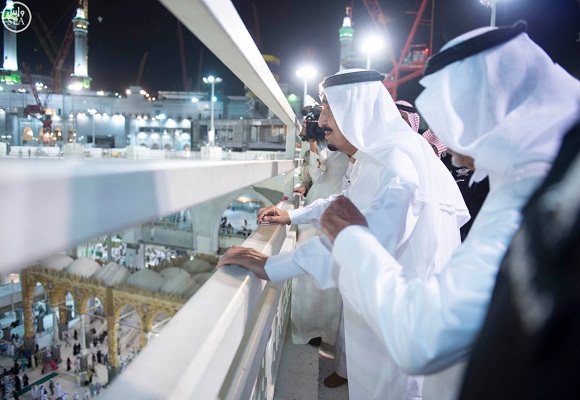 خادم الحرمين الشريفين يتفقد المسجد الحرام بمكة المكرمة عقب سقوط إحدى الرافعات على جزء منه وما نتج عنه من وفيات وإصابات