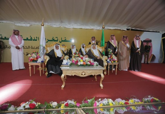 جامعة الحدود الشمالية تحتفي بتخريج الدفعة التاسعة من طلابها
