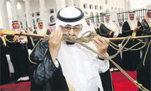السيف الاجرب يوم جيب من المنامه ... به دوى روس(ن) عرفنا طبها .. رائعة الشاعر والأديب عمري رحيل