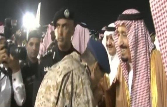 خادم الحرمين الشريفين يصل إلى المنطقة الشرقية قادماً من الرياض