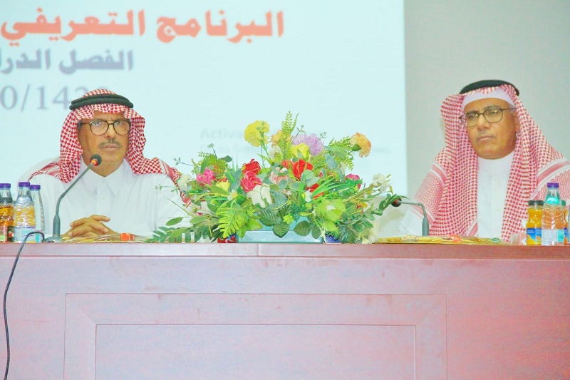 مدير جامعة الحدود الشمالية يلتقي الطلبة المستجدين في بداية العام الجامعي الجديد