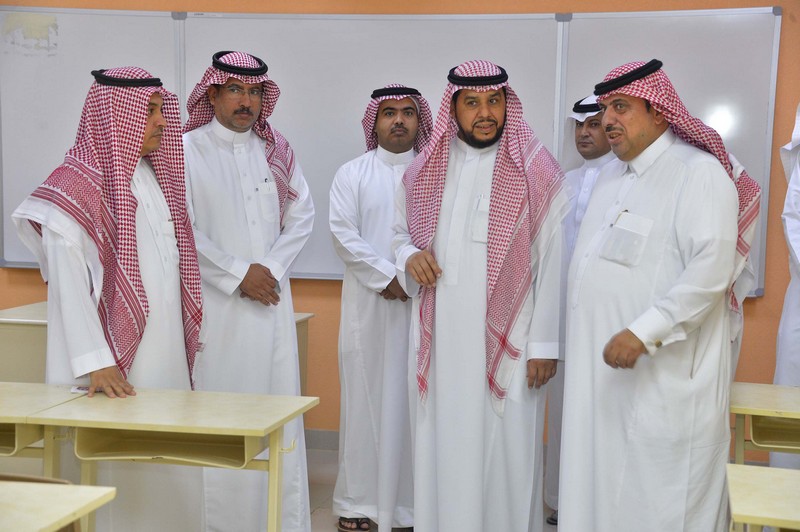 مدير عام التعليم في الحدود الشمالية : يتفقد مدارس التميز العلمي في عرعر