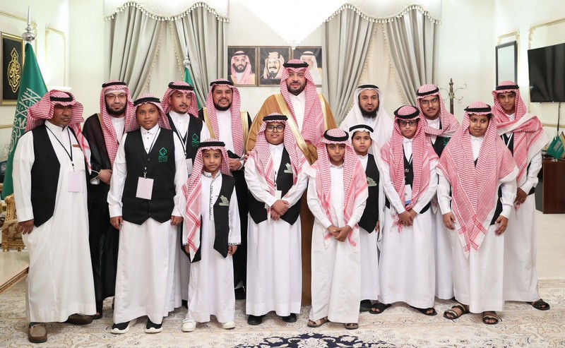 أمير منطقة الحدود الشمالية يستقبل مدير تعليم المنطقة