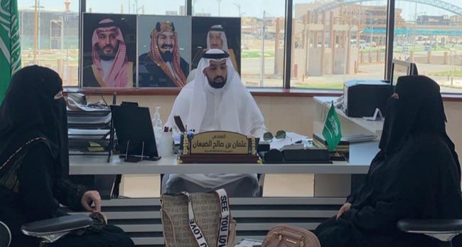 ‏رئيس بلدية محافظة طريف يعقد اجتماع مع قسم الخدمات النسائية