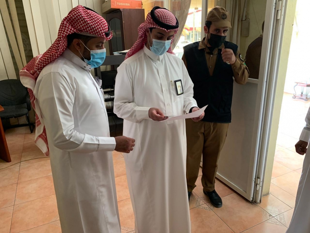 مكتب العمل بعرعر يقوم بجولات تفتيشيه ضمن حملة (وطن بلا مخالف)
