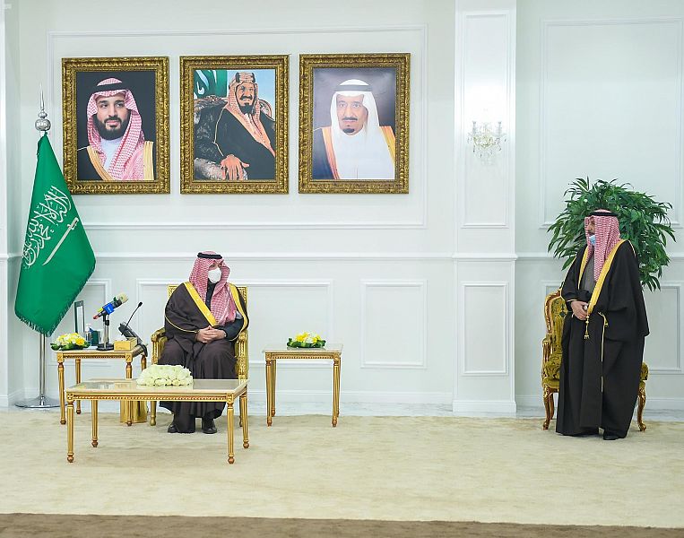 سمو الأمير فيصل بن خالد بن سلطان يكّرم وكيل إمارة منطقة الحدود الشمالية للشؤون الأمنية