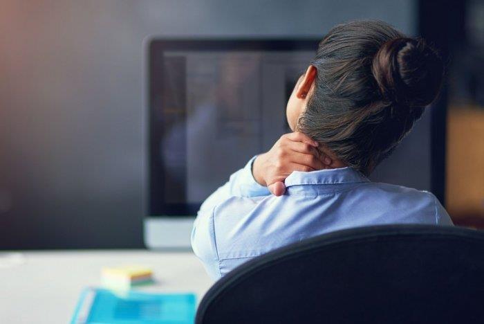 تعرّف على مخاطر الجلوس لفترات طويلة .. وطرق الوقاية من الأمراض الناتجة عنه
