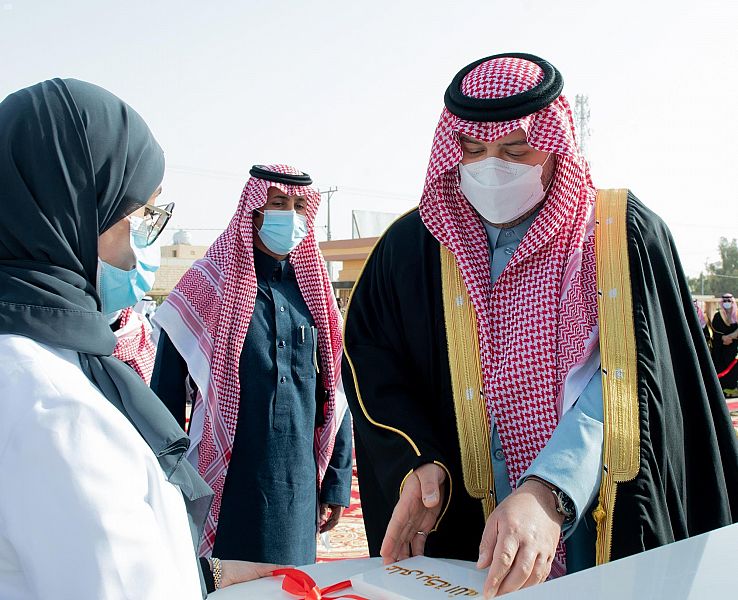 أمير الحدود الشمالية يتفقد مستشفى محافظة العويقيلة ويضع حجر الأساس لمبنى العيادات التخصصية