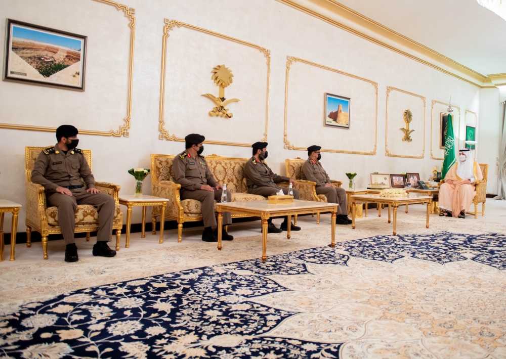 سمو أمير الحدود الشمالية يشيد بالجهود الكبيرة التي يبذلها رجال الدفاع المدني لحفظ الأرواح والممتلكات