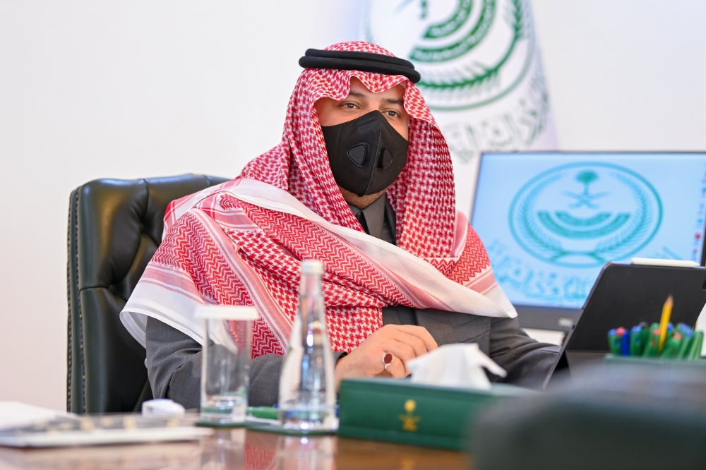 سمو أمير الحدود الشمالية يناقش تنمية العمل التطوعي وريادة الأعمال مع شباب طريف