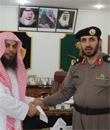 مدير شرطة المنطقة يسلم مكافأت المشاركين بمسابقة الأمير نايف رحمه الله  لحفظ لقرآن الكريم