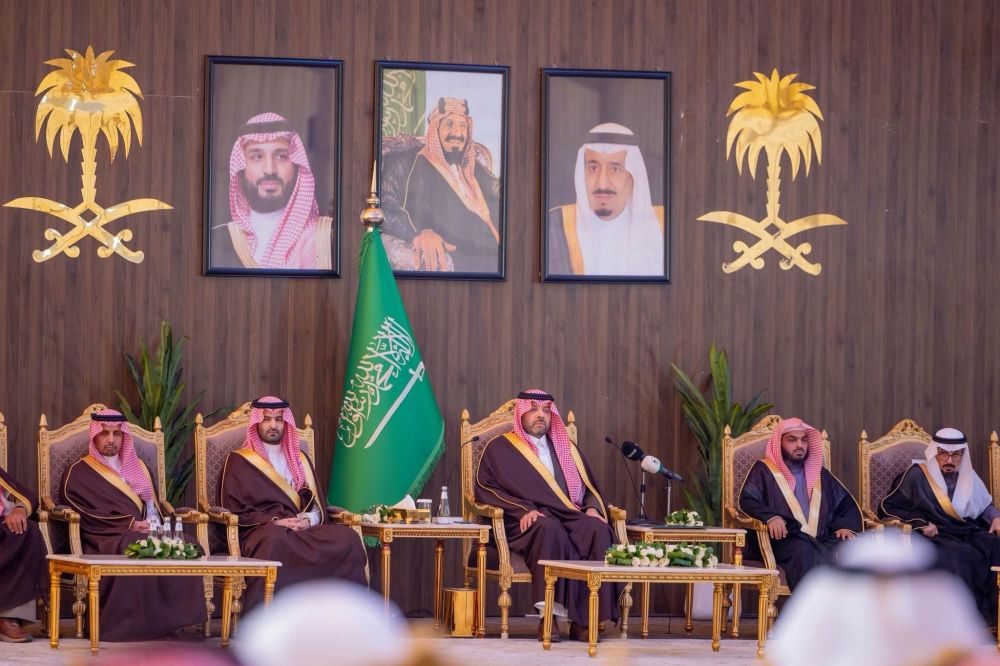 سمو أمير منطقة الحدود الشمالية يستقبل أهالي محافظة طريف