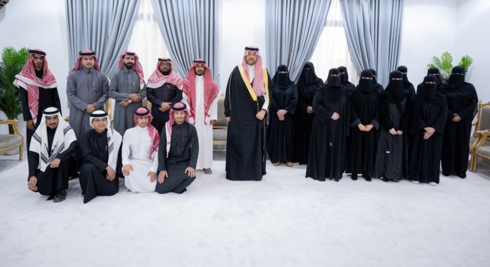 الأمير فيصل بن خالد بن سلطان يلتقي الشباب المتطوعين والمتطوعات بمحافظة طريف