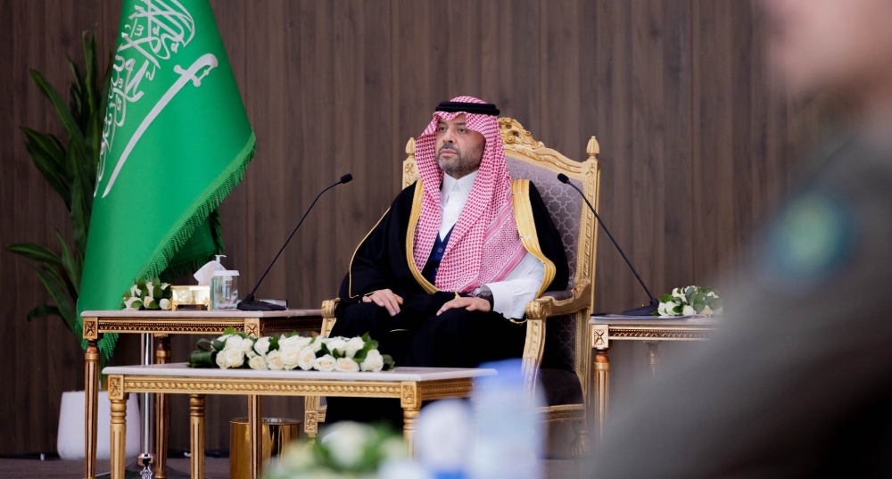 سمو أمير الحدود الشمالية يلتقي قيادات الأمن بالمنطقة ومديري الأفرع بمحافظة طريف